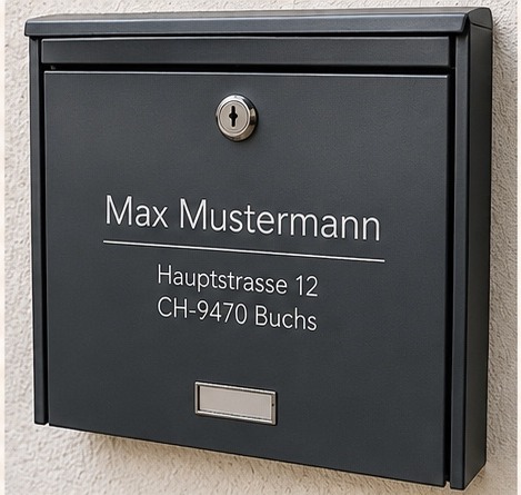 Namens- und Adressbeschriftung auf Briefkasten